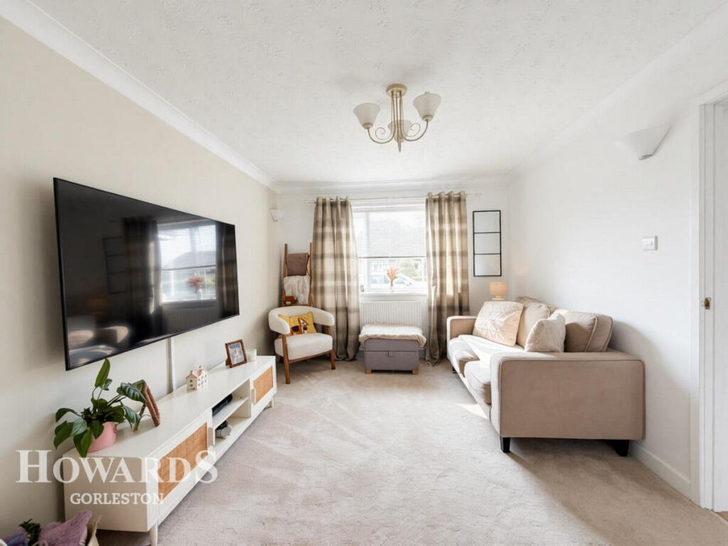 House in Great Yarmouth, Bradwell - View 3