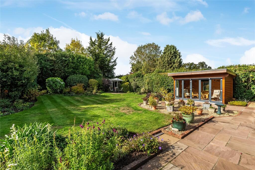 The Street, West Clandon, Surrey, GU4 photo 3