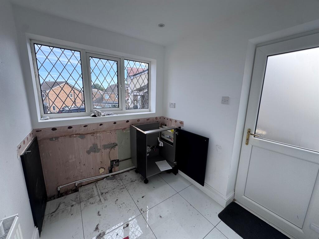 House in Bradford, Low Moor - More