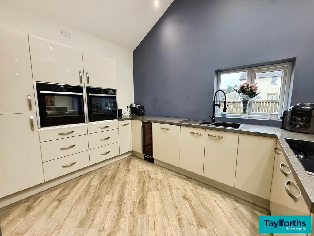 Blakeley Crescent, Barnoldswick, BB18 photo 2