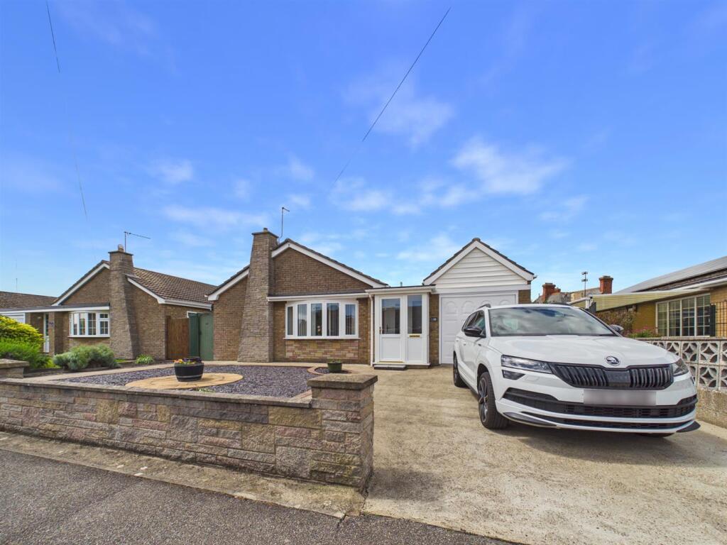 3-bed detached on Hillside Avenue, Sutton on Sea, £285,000