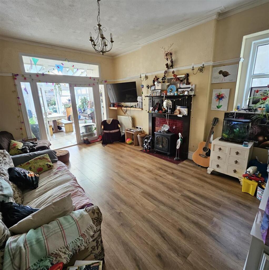 House in Weston-super-Mare, Whitecross Village - More
