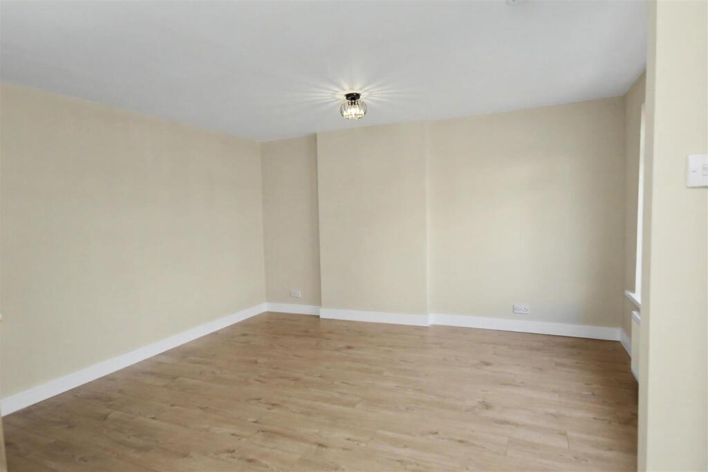 House in Carluke, South Lanarkshire - View 3