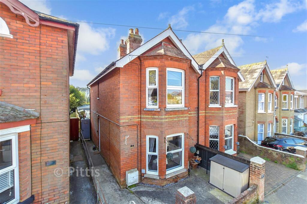 Main image of property: Oakfield Road, East Cowes, Isle of Wight