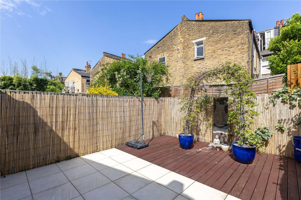 House in London - View 3