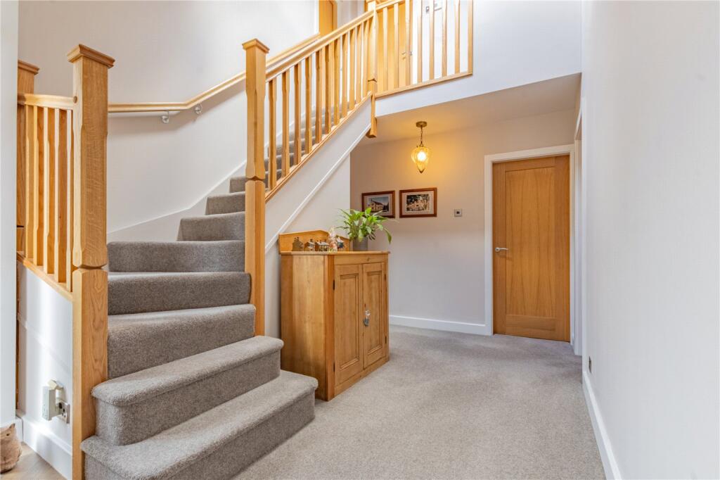 Camberley Drive, Bamford, Rochdale, OL11 photo 4