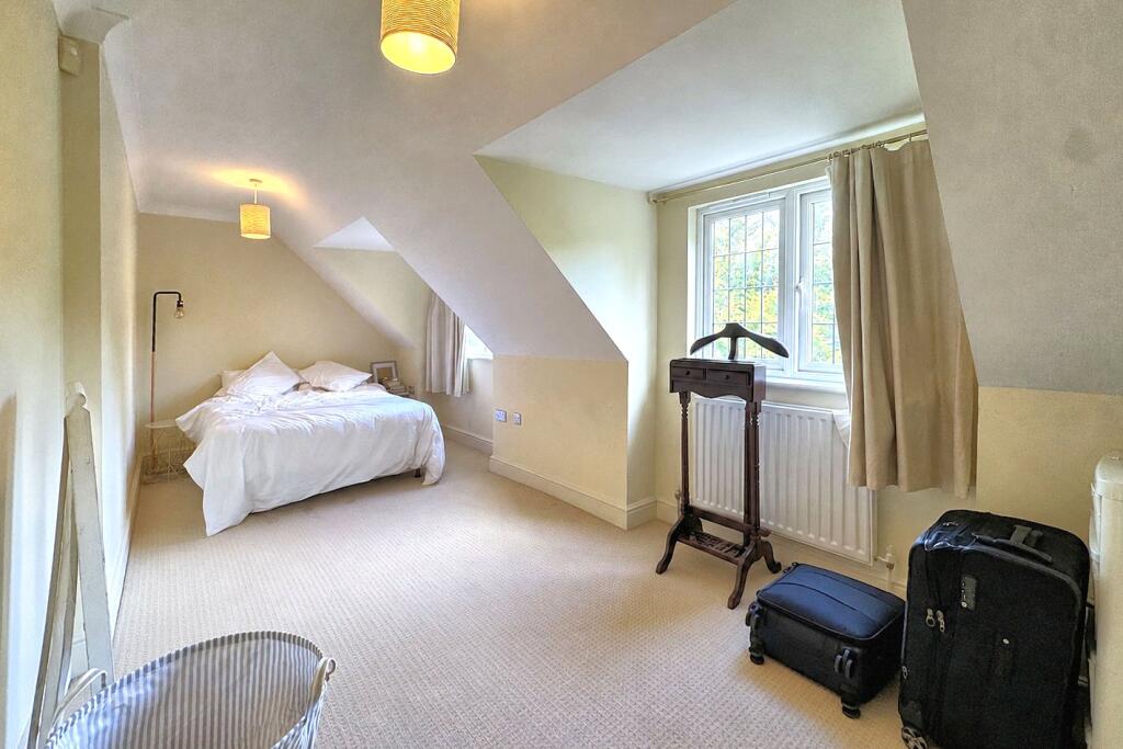Apartment in Woking, Surrey - View 5