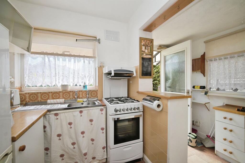 Westlea Road, Broxbourne photo 4