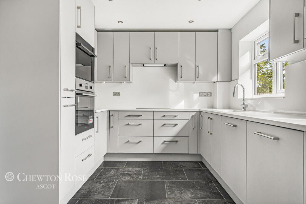 House in Reading, Warfield - View 4