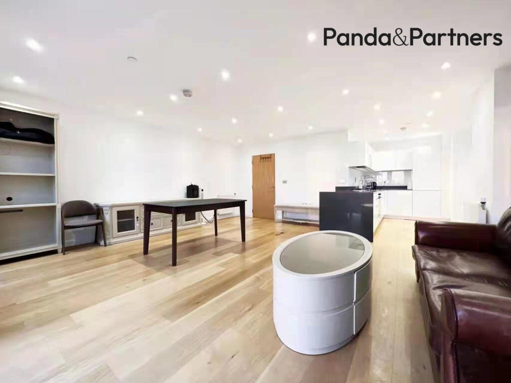 14 Turnberry Quay, London, E14 photo 2