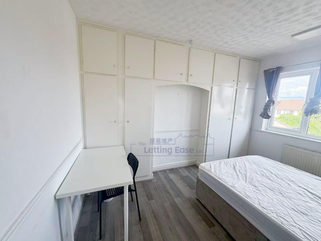 4 bedroom semi-detached house for rent