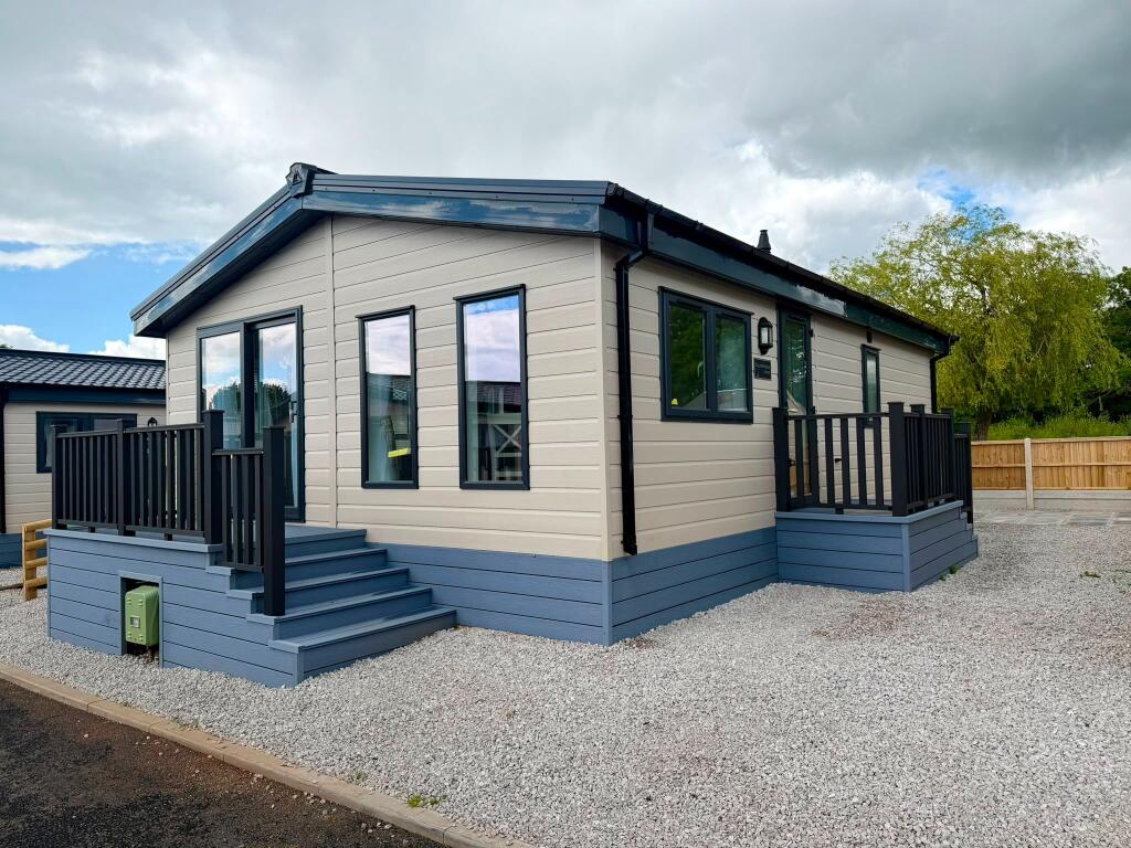 2-bed caravan on Alveley, Bridgnorth, WV15 6JH, £145,000