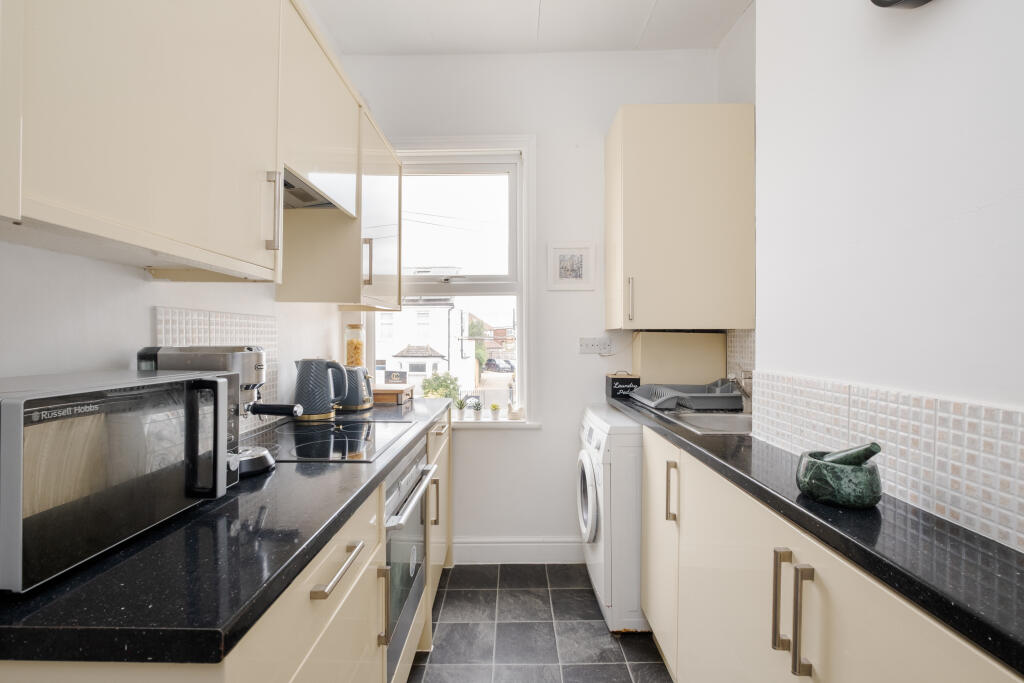 Apartment in London, Colney Hatch - View 2