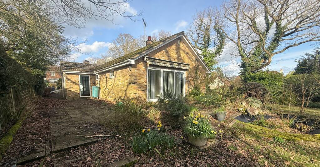 3-bed detached on Fair Winds, 32 Hyde Lane, Danbury, Chelmsford, Essex, CM3 4QT, £300,000