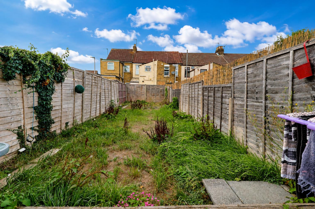 House in Gillingham, Sally Port Gardens - More