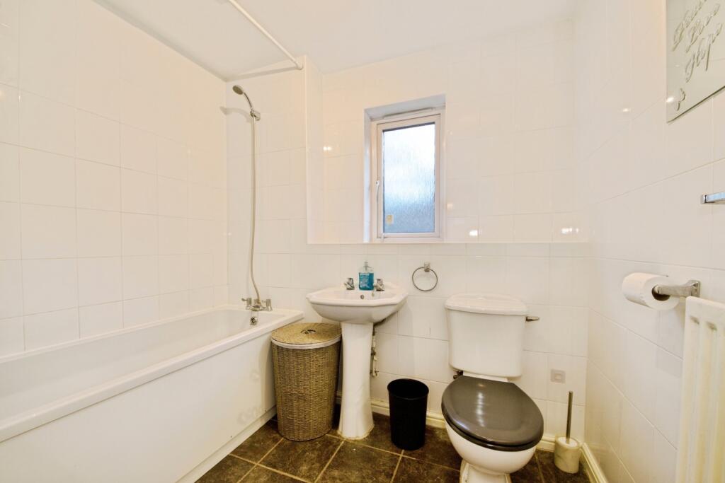 Lupin Close, ROMFORD, Essex, RM7 photo 4