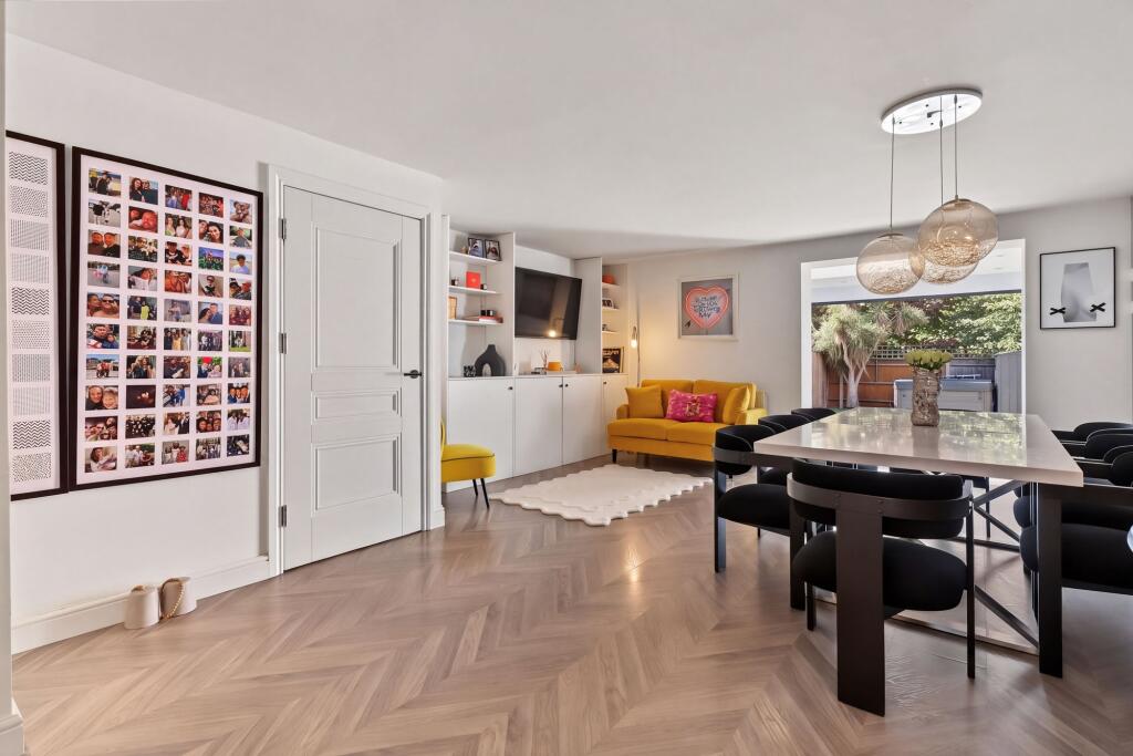 House in Elmbridge, Molesey - View 3