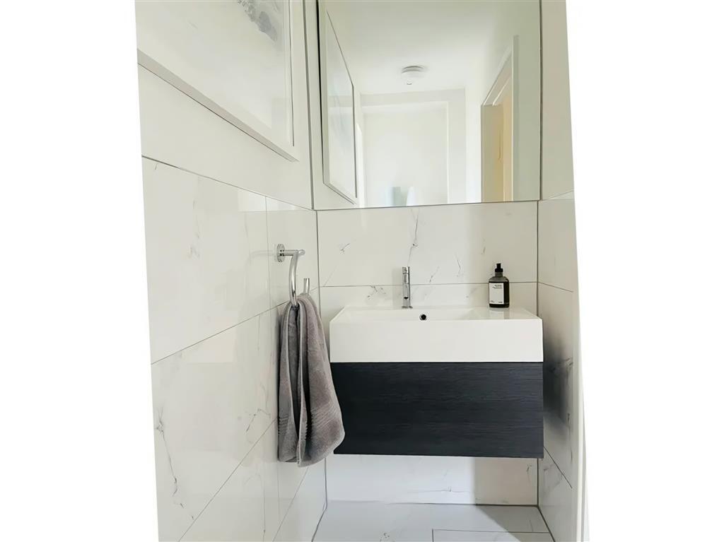 House in Redhill - View 5