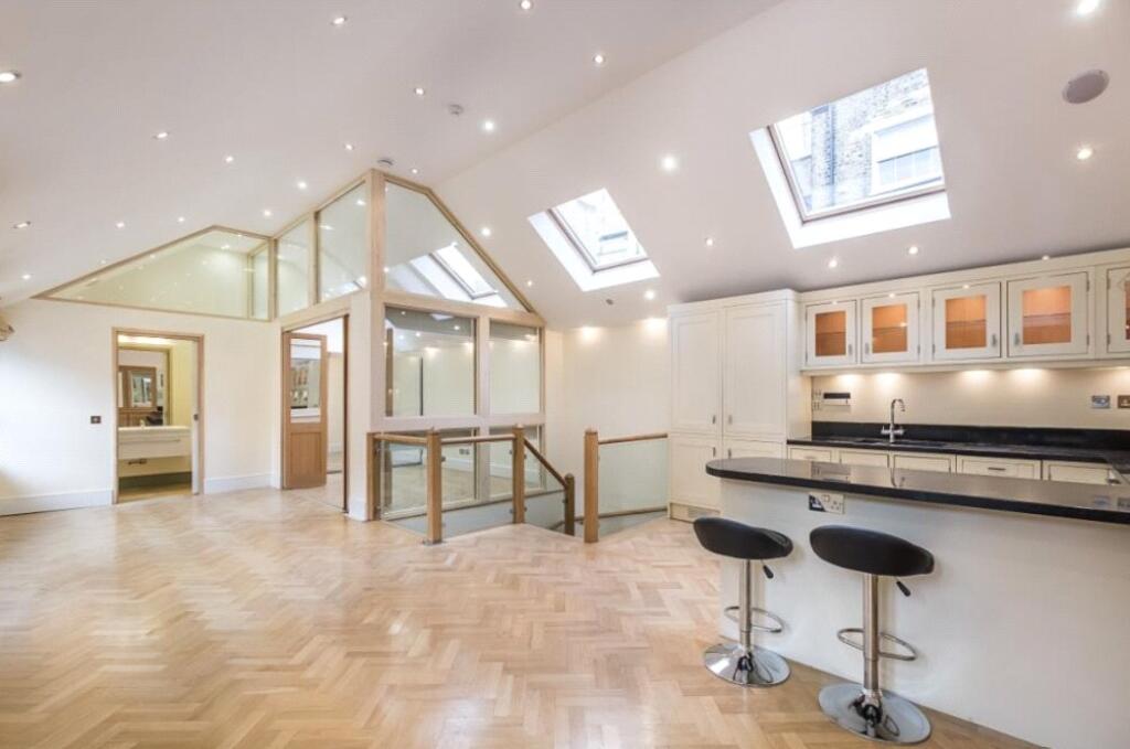 Main image of property: Moreton Terrace Mews South, London, SW1V