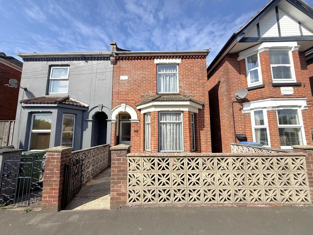 2-bed semi-detached on Foundry Lane, Shirley, Southampton, £280,000