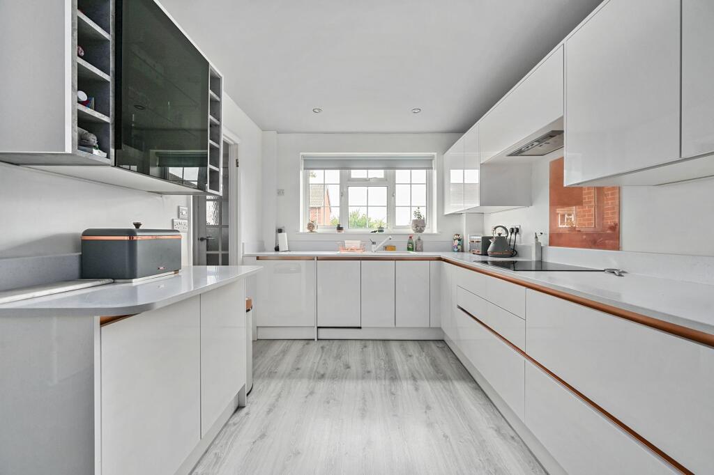 Eridge Drive, Crowborough, TN6 photo 2