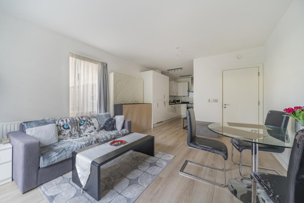 1-bed flat on 97 Rathbone Street London E16, £327,000