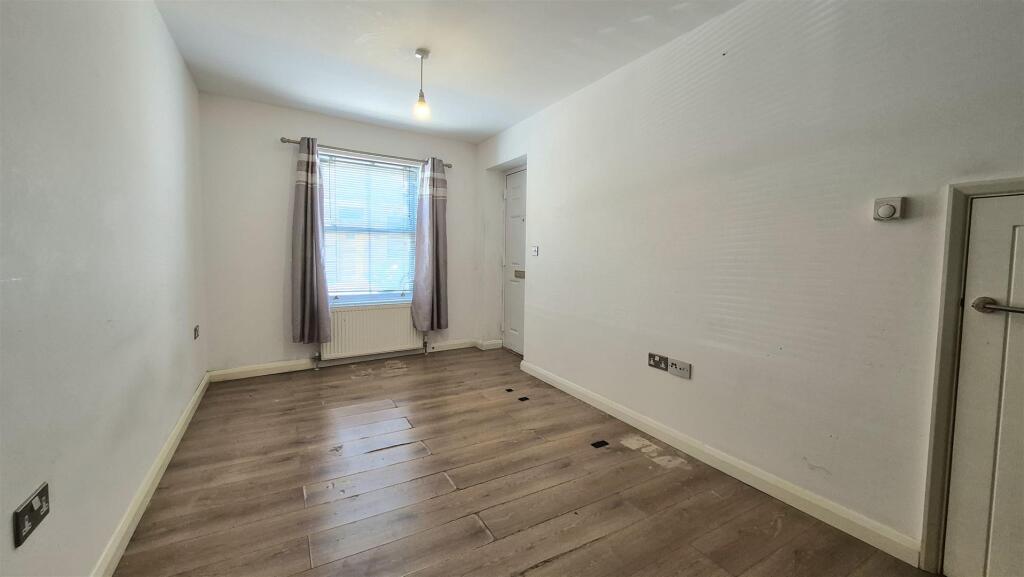 Apartment in Luton - View 5
