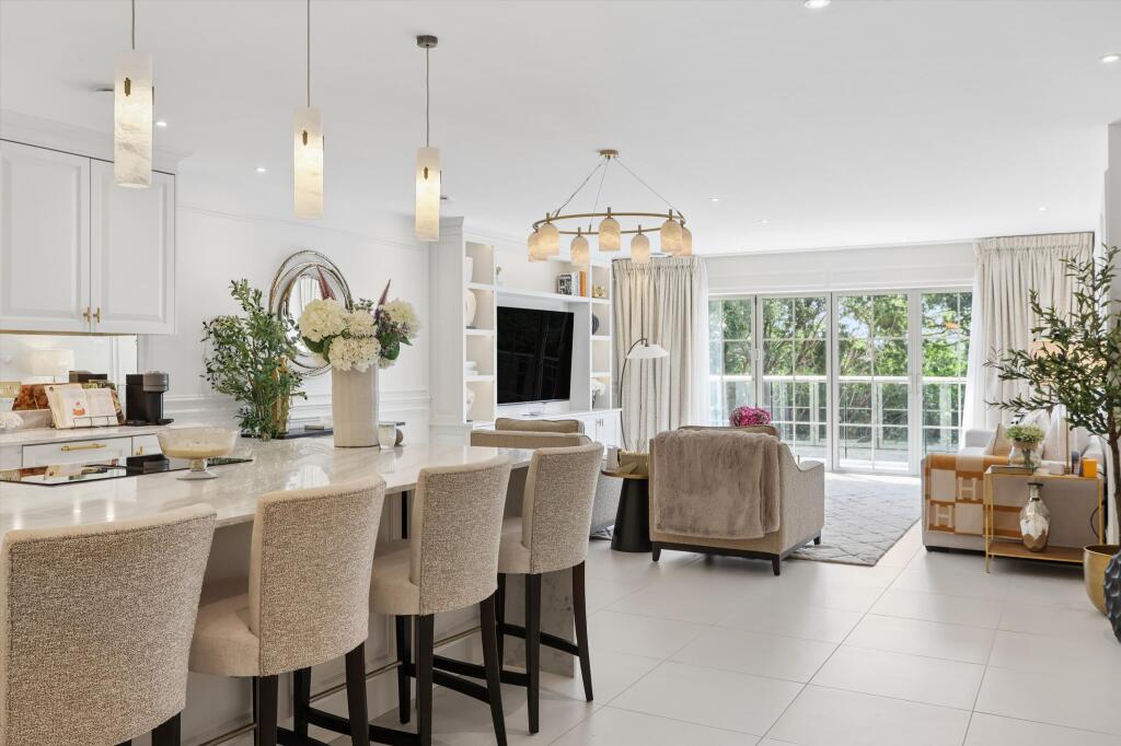 Apartment in Elmbridge, Surrey - View 5