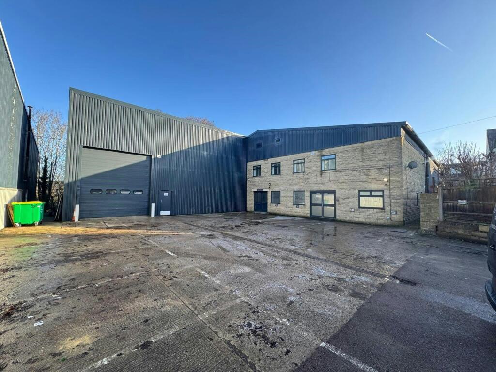 Main image of property: Unit B Meadow Road, Cirencester, GL7 1YA