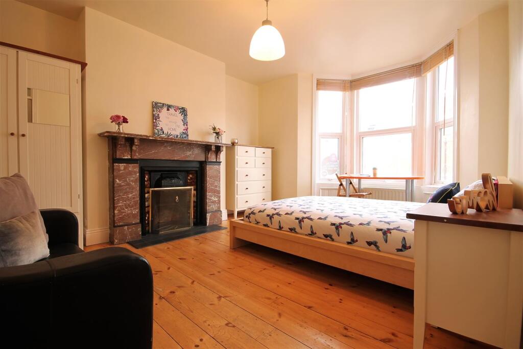 Apartment in Newcastle upon Tyne - View 5