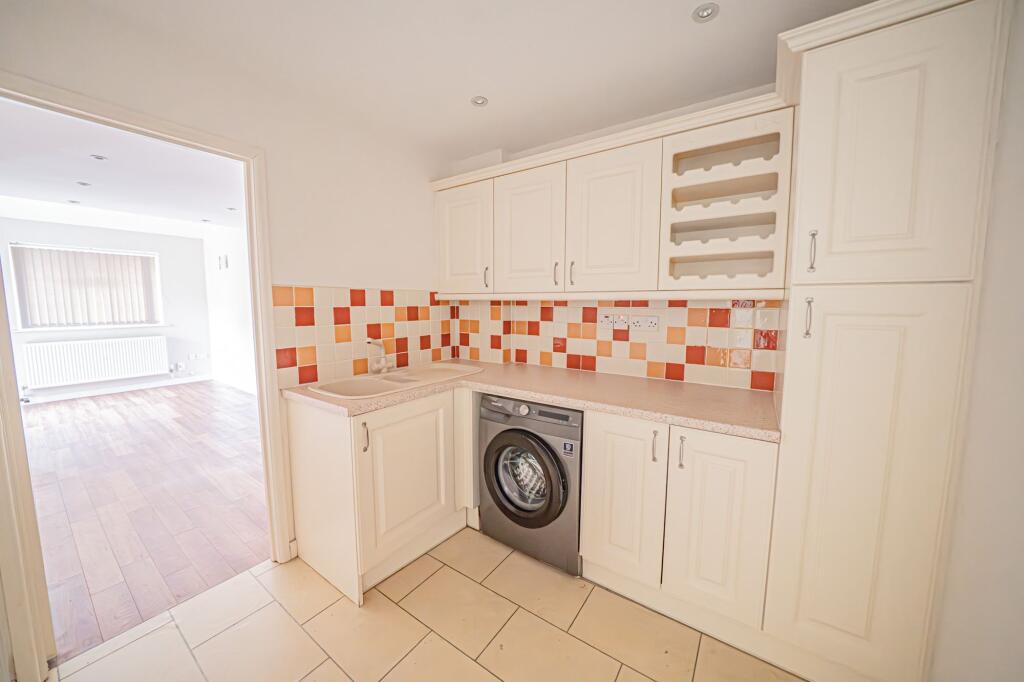 Stoney Close, Solihull, B92 photo 4