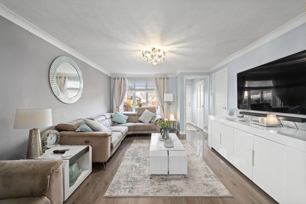 House in Mid Calder, Craigshill - View 5