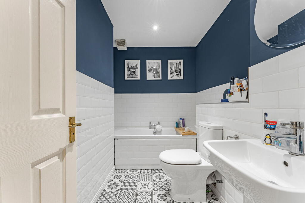 Apartment in Dartford, Kent - View 4