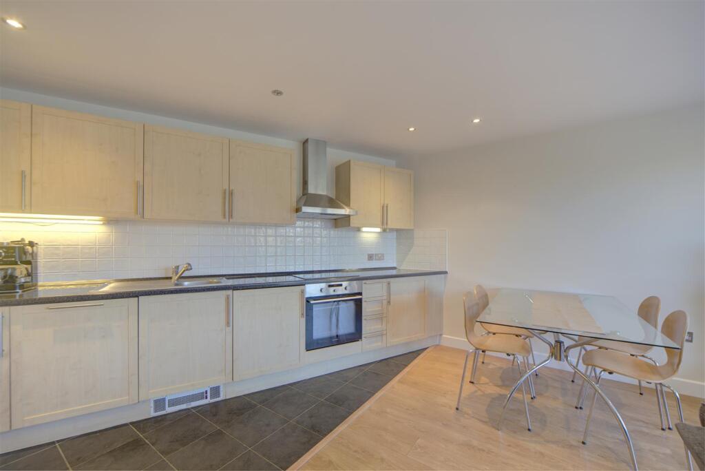 Apartment in London - More