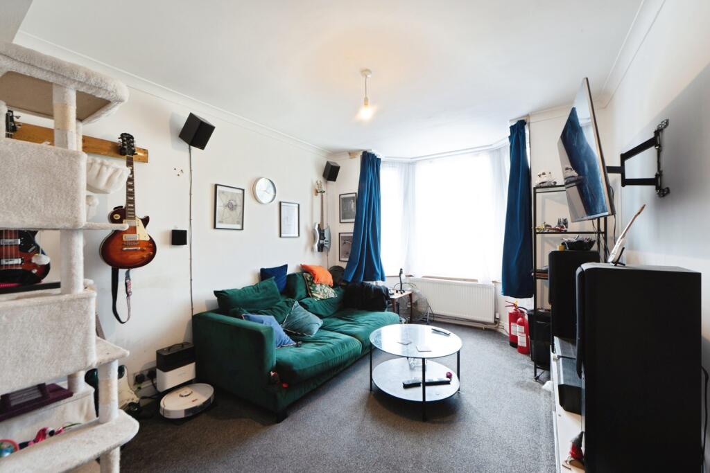 House in Portsmouth - View 5