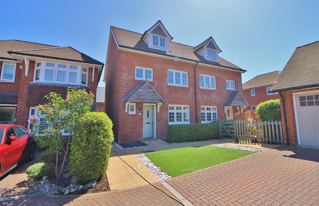 4-bed semi-detached on Birkbeck Close, Berewood, £425,000