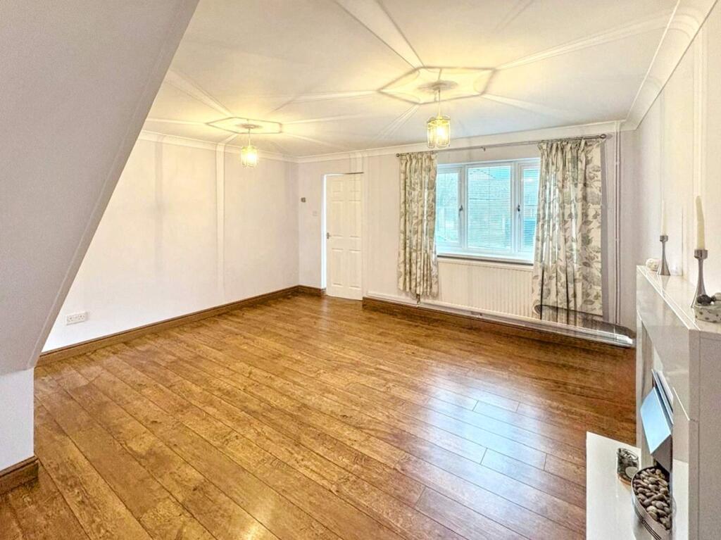 House in Rhondda Cynon Taff. CF42 6TT, Treorchy - View 2
