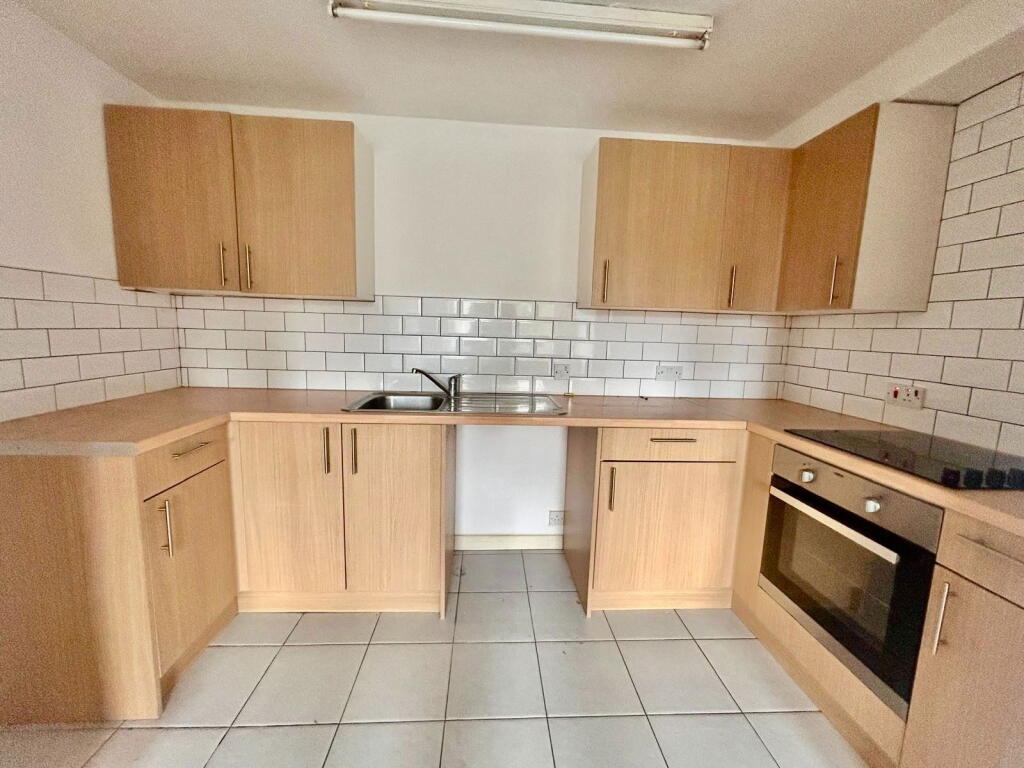 Apartment in Eastbourne, Seaside, Roselands - View 2
