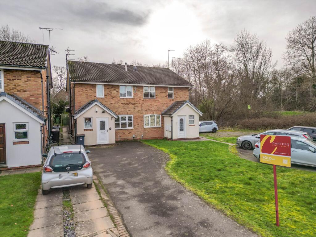 2-bed flat on Avebury Close, Nuneaton, CV11, £135,000