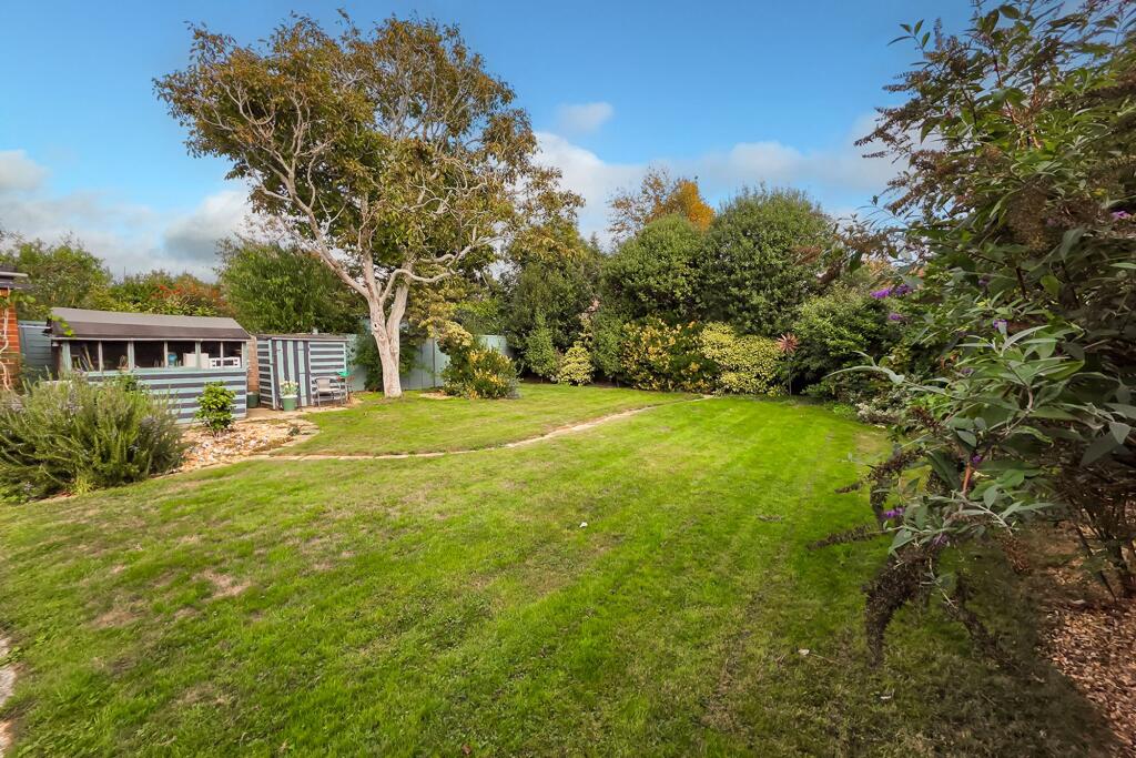 Meadway, Rustington, BN16 photo 3