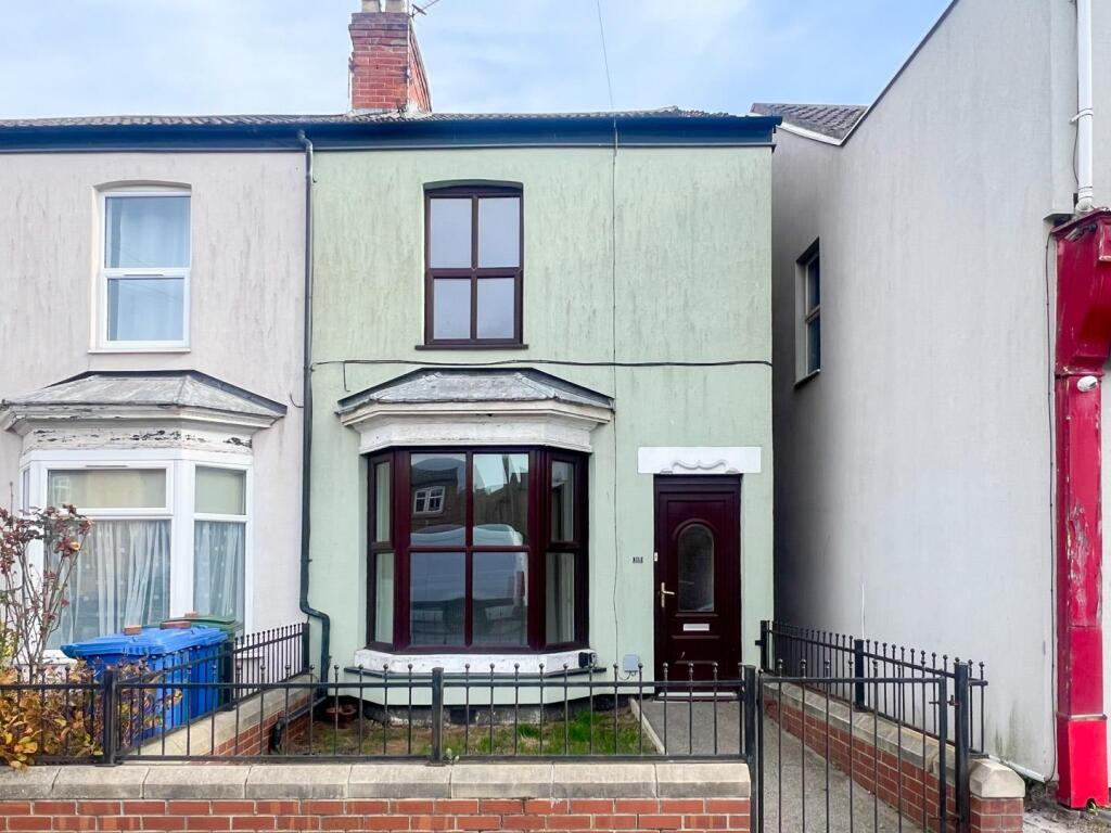 2-bed terraced on Queen Street, Withernsea, £67,500