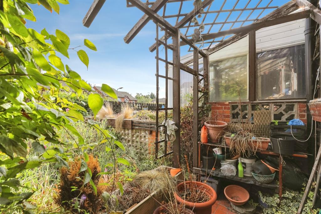 House in Barnsley, Smithies, Athersley - View 4