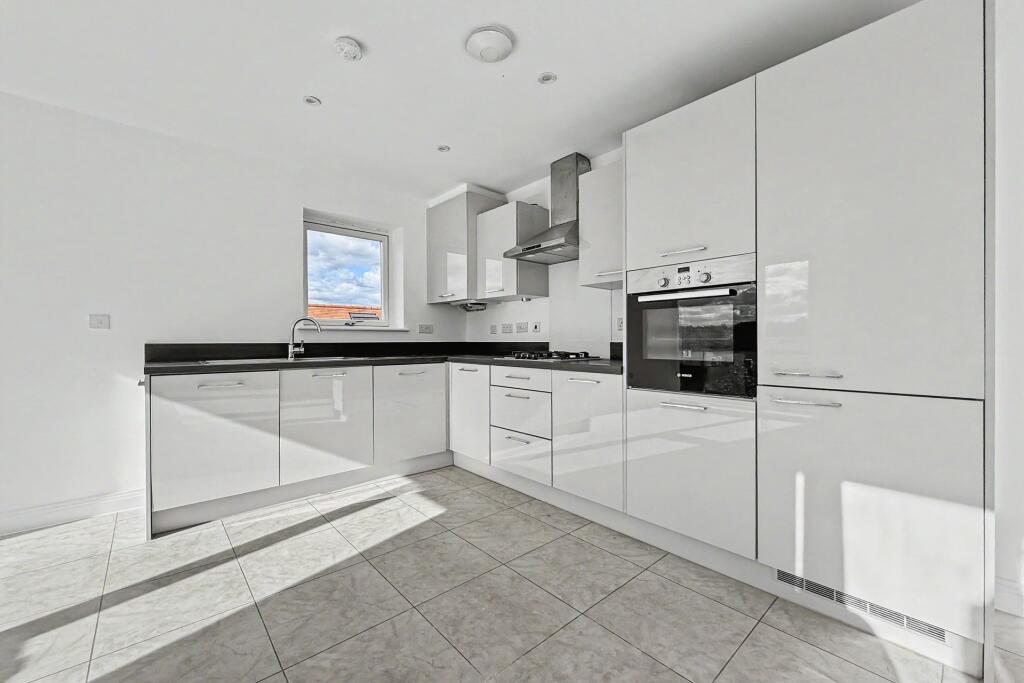 Apartment in Southampton - View 5