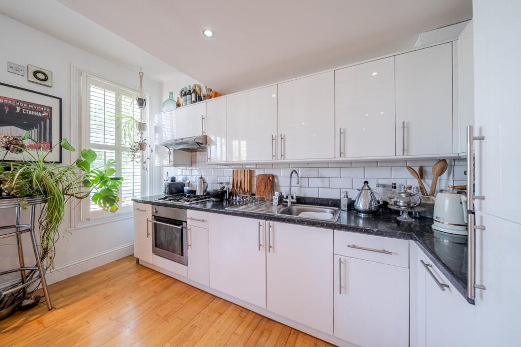 Apartment in London - View 3