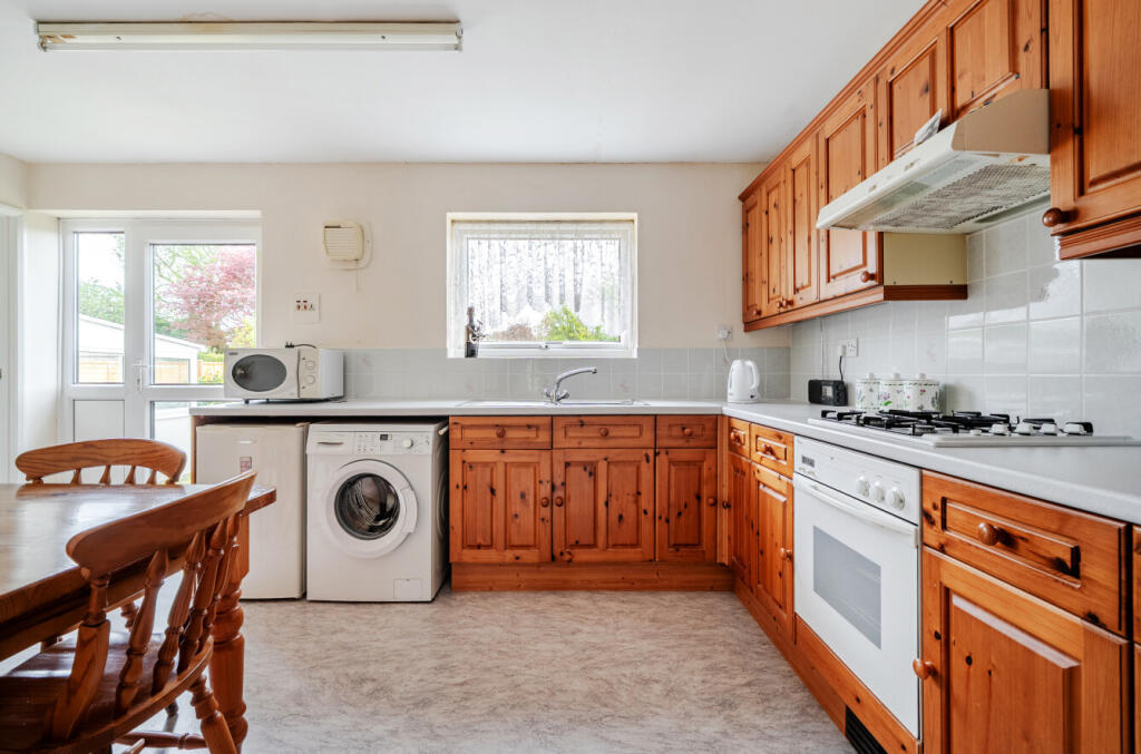Court Road, Abbotskerswell, Newton Abbot, Devon photo 2