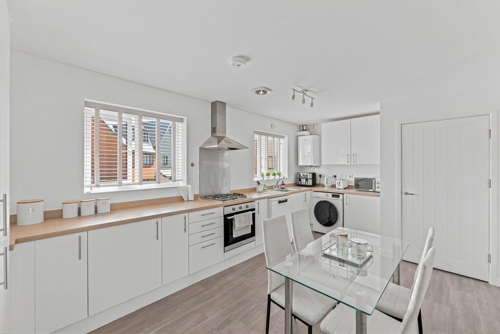 Apartment in Milton Keynes, Whitehouse - View 2