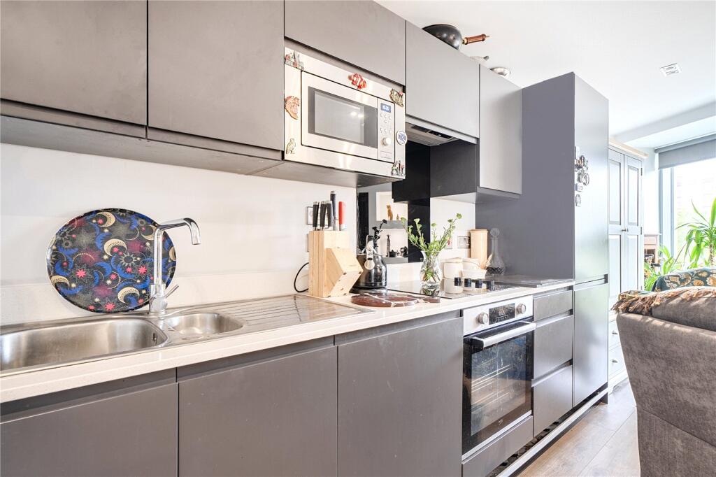 Apartment in Liverpool, Waterfront, Vauxhall - View 4