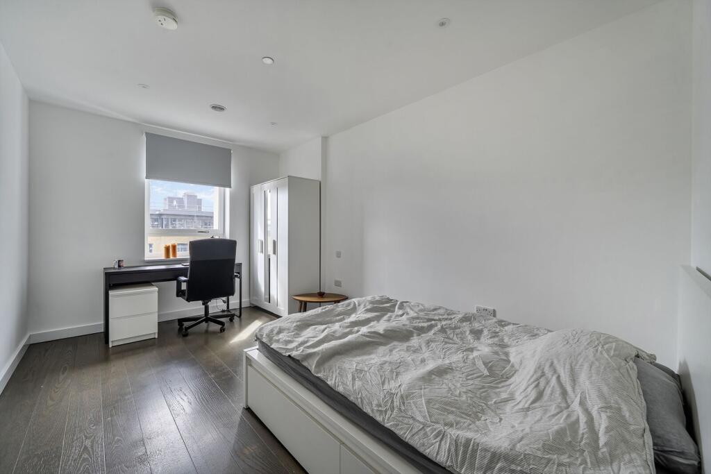 Apartment in London, Browning Estate, Elephant and Castle - More