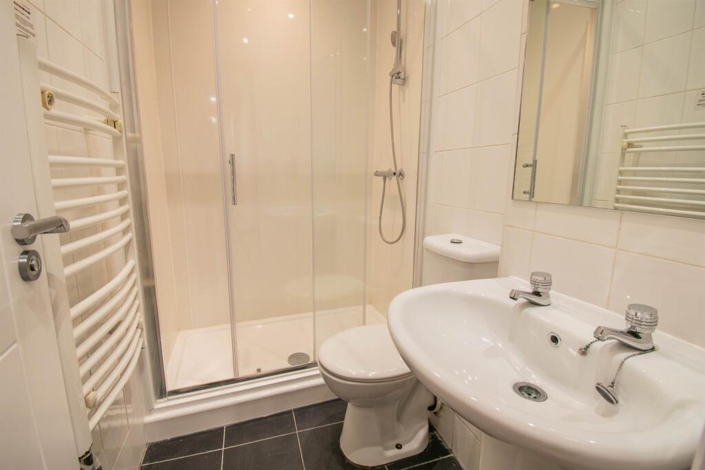 Apartment in Newcastle upon Tyne - View 4