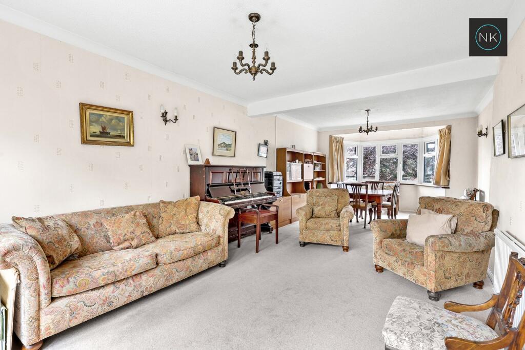 House in Epping Forest, Theydon Bois - View 2